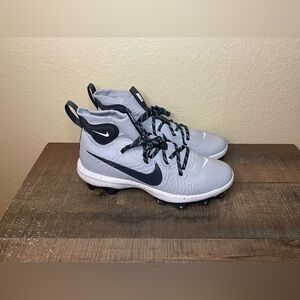 Nike Alpha Huarache NXT MCS “Dark Smoke Grey”
- Size 8.5 Men.